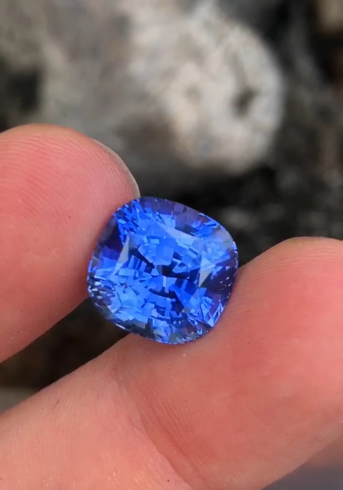 Unheated Lotus Certified Blue Sapphire Gemstone Certified Cornflower Blue Sapphire Perfect Cushion Cut for engagement Ring 10.24 carts