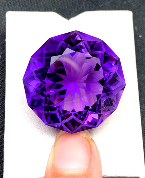 large amethyst gemstone 23x23x15 mm
natural amethyst square cut gemstone