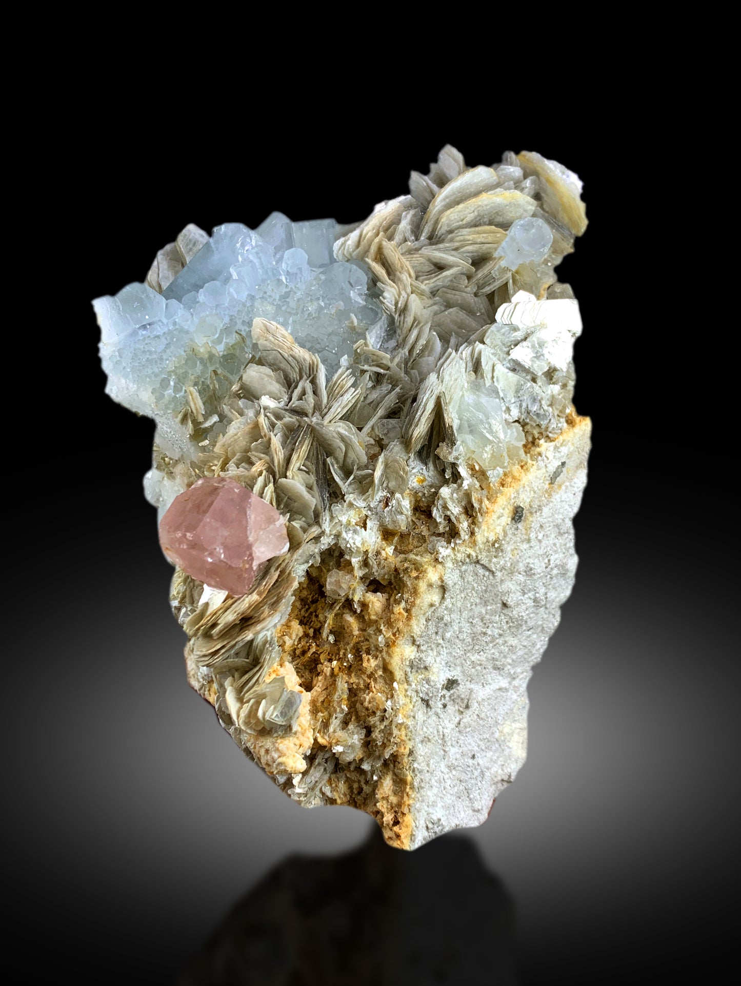 aquamarine crystal cluster Pakistan
natural aquamarine and apatite
aquamarine crystal display specimens