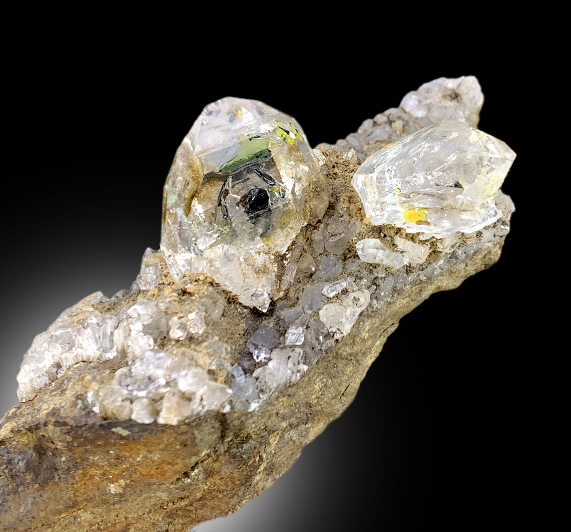 natural quartz with petroleum inclusions
rare quartz crystal formation from Pakistan