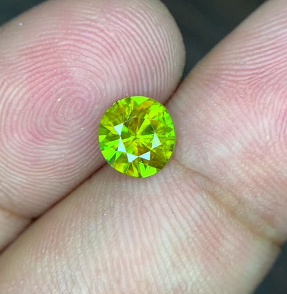Full Fire Titanite Sphene Gemstone, Round Cut Faceted Sphene Cut Stone, Sphene Gemstone for Ring - 1.30 CT