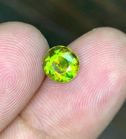 Full Fire Titanite Sphene Gemstone, Round Cut Faceted Sphene Cut Stone, Sphene Gemstone for Ring - 0.80 CT
