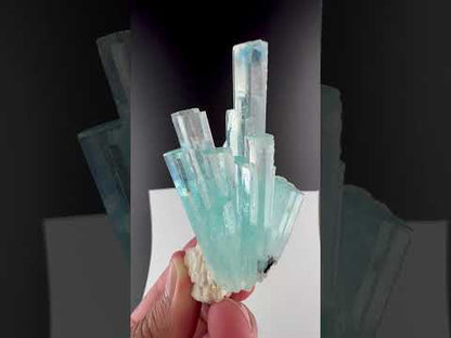 Aquamarine Spray with Albite from Pakistan, 69 gran