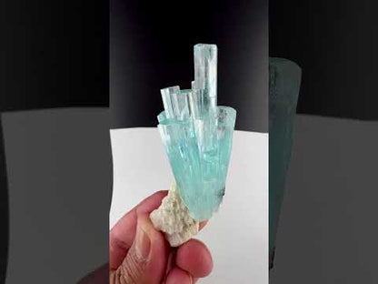 Aquamarine Spray with Albite from Pakistan, 69 gran