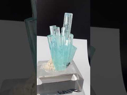 Aquamarine Spray with Albite from Pakistan, 69 gran