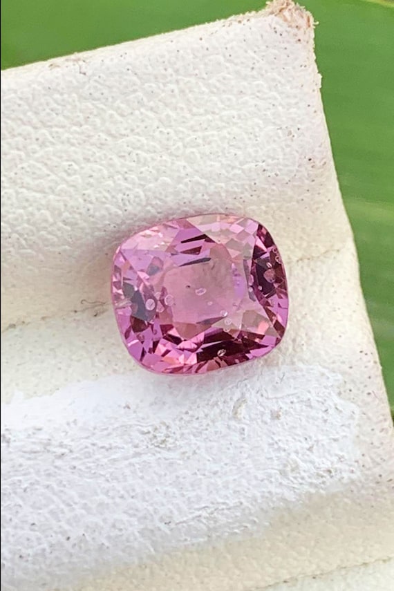 pink spinel for jewelry
eye clean pink spinel