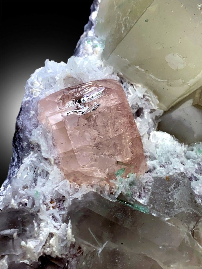 self standing morganite specimen
Afghanistan morganite crystal cluster