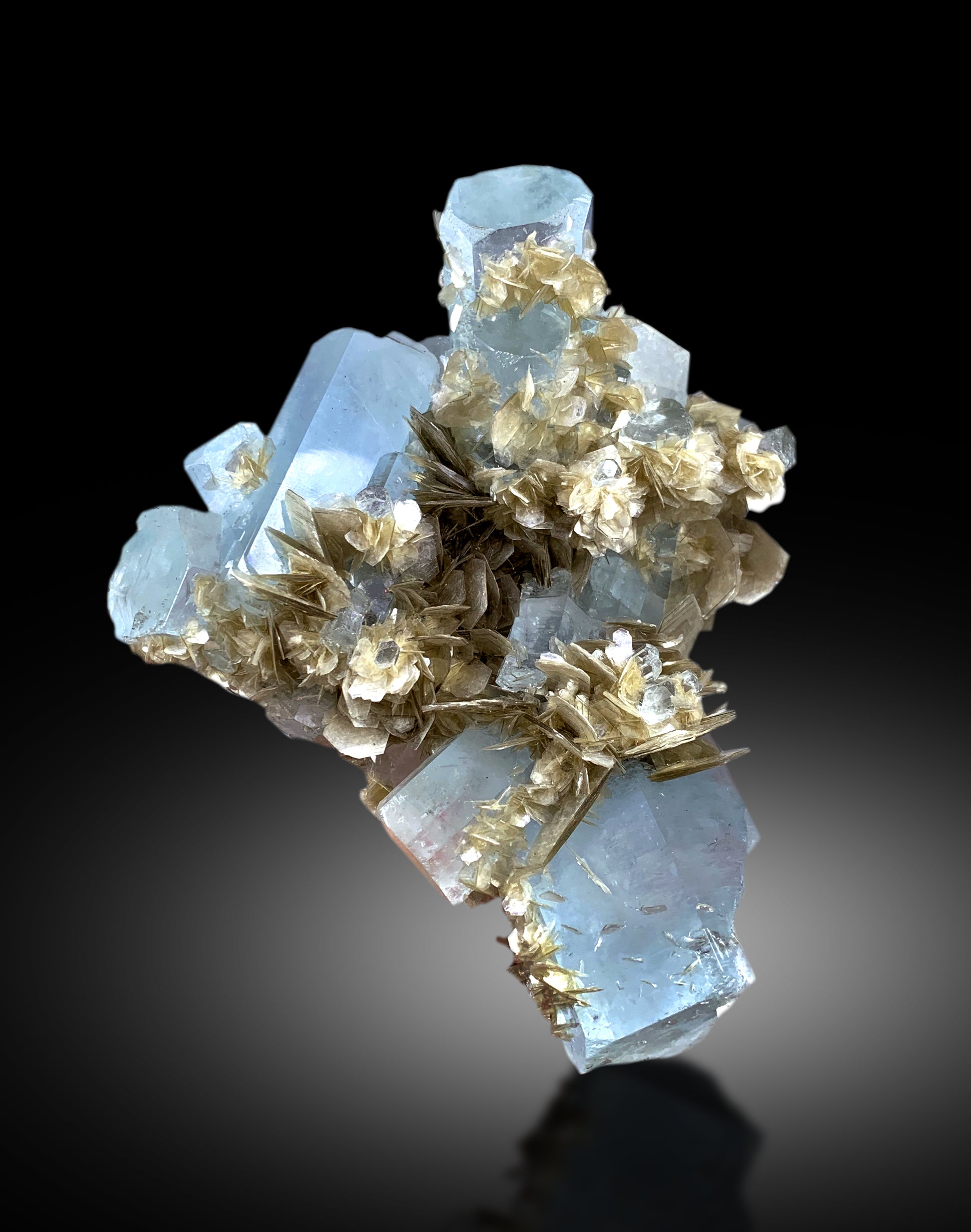 terminated aquamarine crystal cluster
aquamarine specimen with muscovite mica
self standing aquamarine display specimen