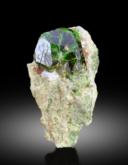 raw demantoid garnet crystal
terminated garnet crystals