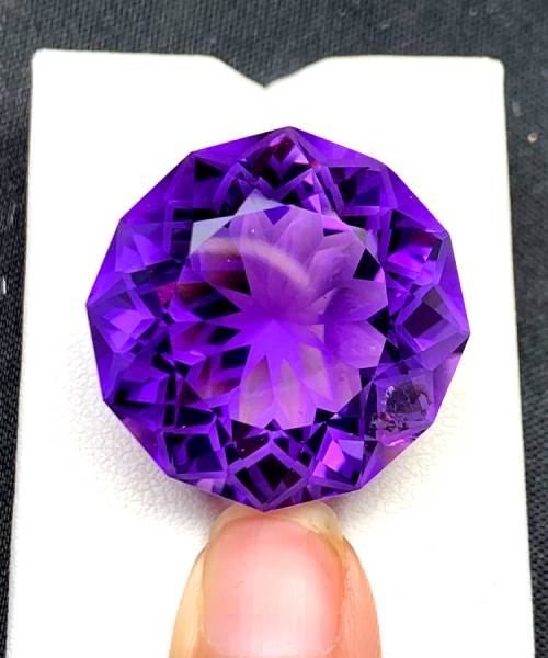 fancy cut amethyst gemstone deep purple
top grade amethyst loose stone 39.50 CTS
large amethyst gemstone 23x23x15 mm
