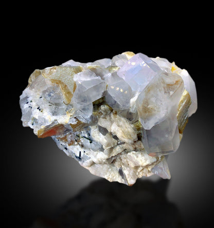 transparent aquamarine and morganite crystal formation
collector-grade beryl association with quartz crystals