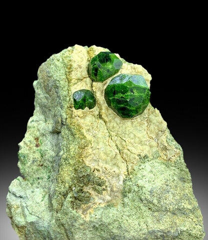 collector grade demantoid garnet display piece
natural garnet crystal cluster from pakistan
aesthetic green garnet specimen close up