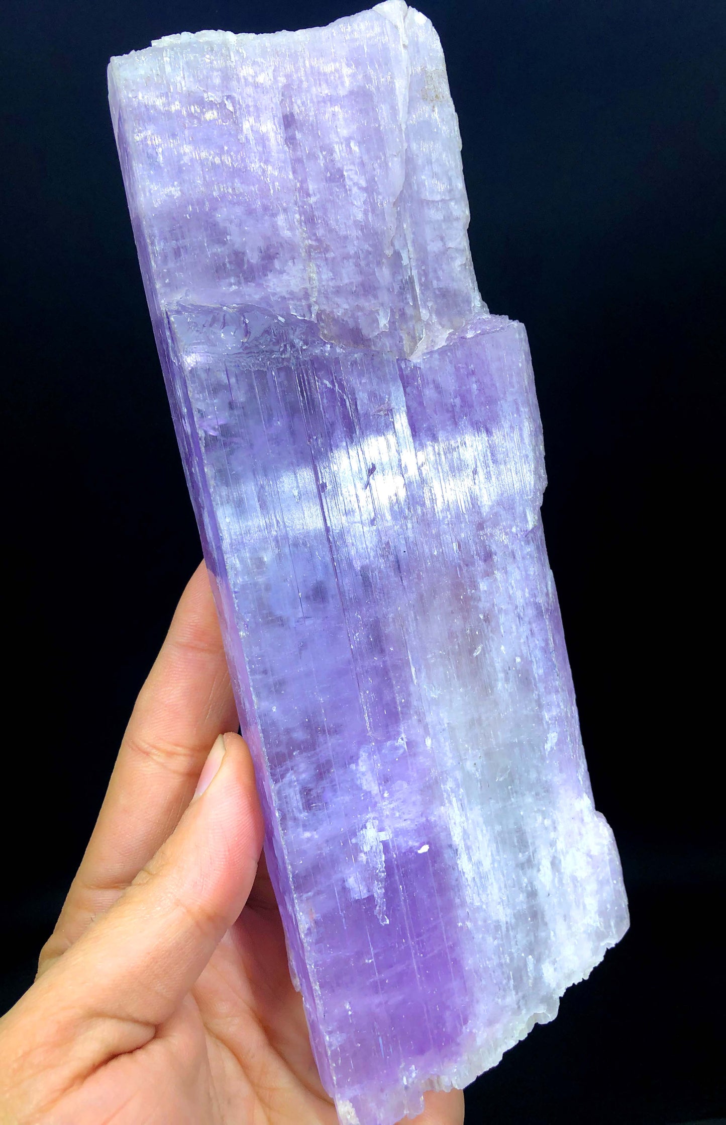 untreated kunzite crystal display
Afghanistan kunzite mineral specimen