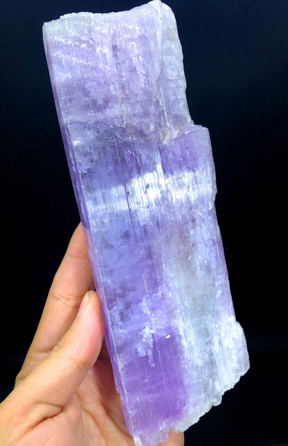 untreated kunzite crystal display
Afghanistan kunzite mineral specimen